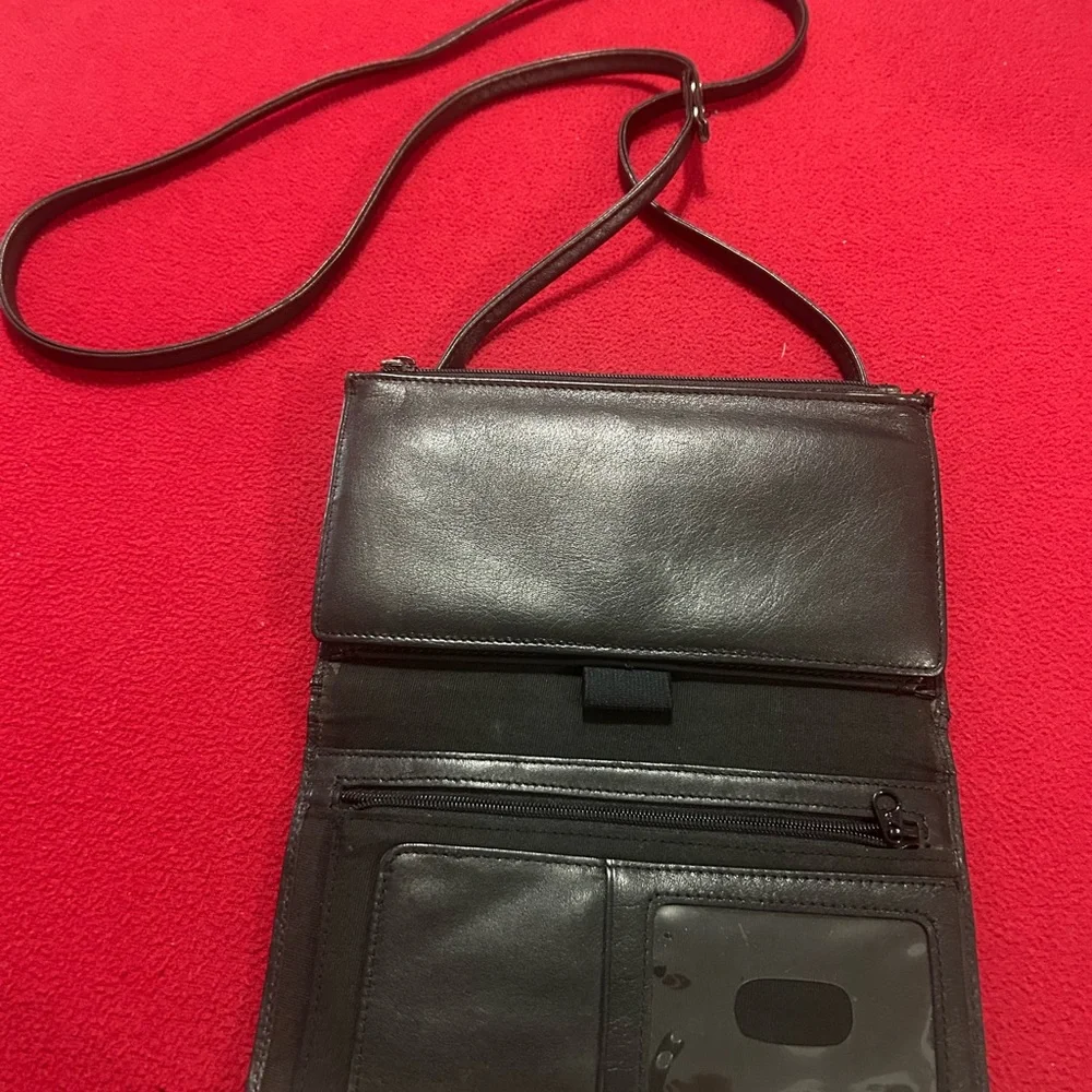 Fossil Men's Black Leather Messenger Crossbody Wallet excellent condition